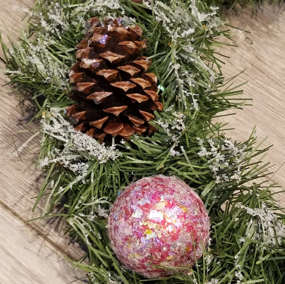 🎄Icy Pinecone & Bulb Wreath🎄